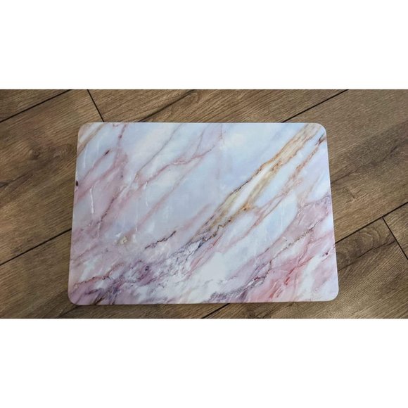 Selling hard case for MacBook Air 11" or MacBook Air/Pro 13" - Picture 1 of 6